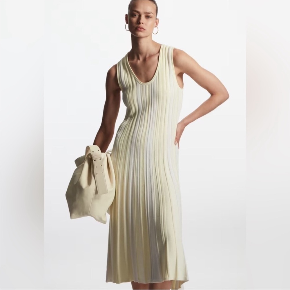 COS Cream Off White Textured Knit Sleeveless Scoop Neck Dress Size S *Few Marks*